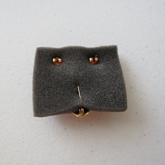 Strawberry Earrings and Brooch Gold Tone Metal Vintage Set - Picture 10 of 10